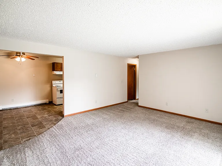 Eastbrook Apartments — Photo 9