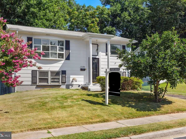 13206 Hawthorn Ln, Woodbridge, VA 22193