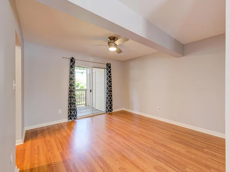 1547 E Swan Cir — Photo 8