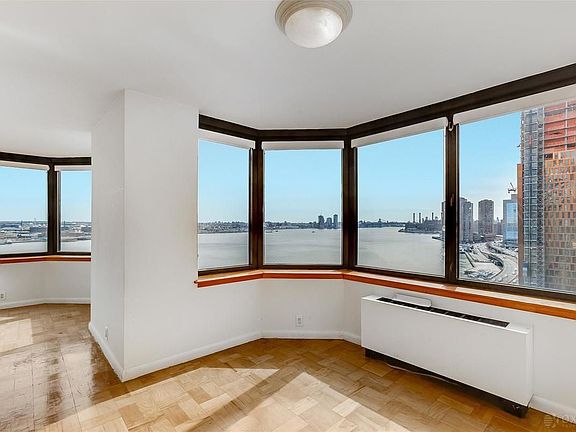 4th image of 415 E 37th St APT 17F
