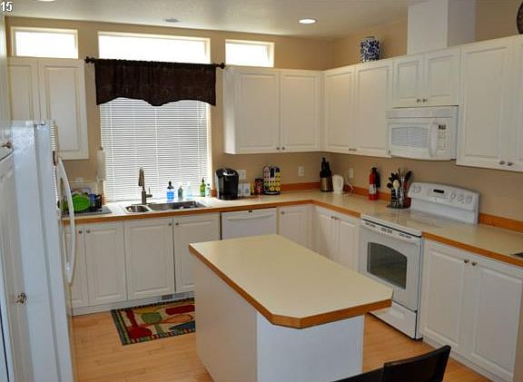 4th image of 5574 NE Hidden Creek Dr