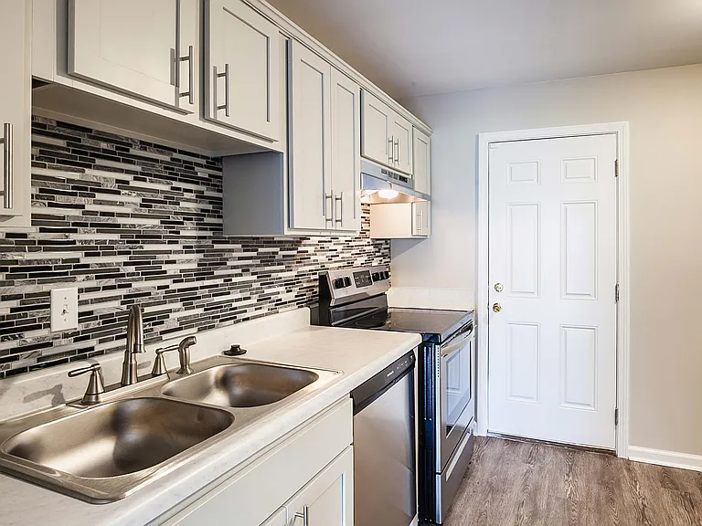 The Residences at Lakeview — Photo 9