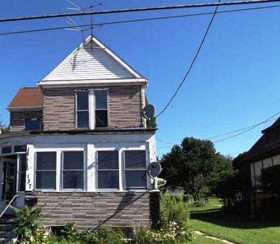 1st image of 137 E Chestnut St