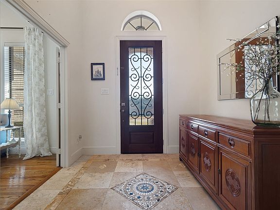 4th image of 7701 Oak Creek Ln