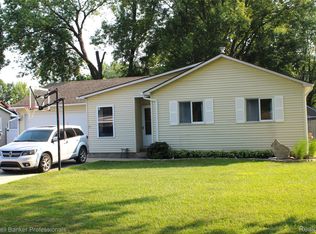 27936 Hiller St, Harrison Township, MI 48045