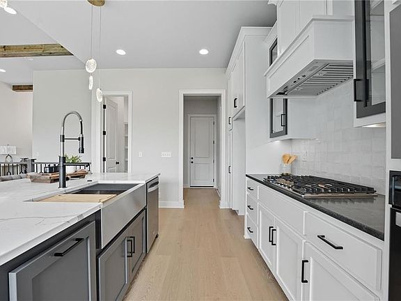 3rd image of 2127 NW Killarney Ln