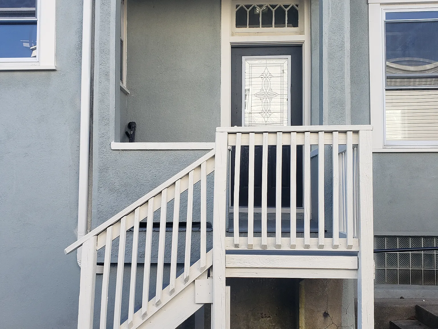 4 bed, 2400 sqft, $3,200 — Photo 2