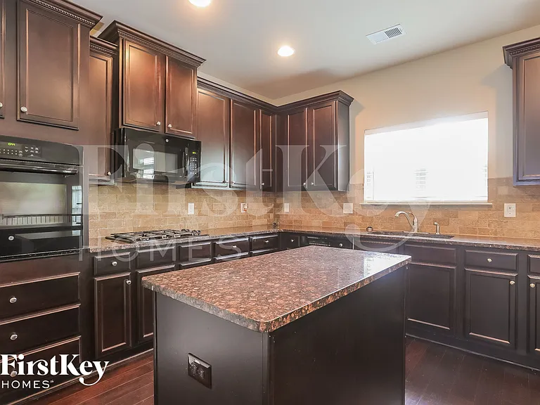 1328 Wild Rose Dr SE — Photo 5