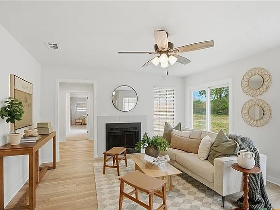 3rd image of 4605 Ridge Way Dr