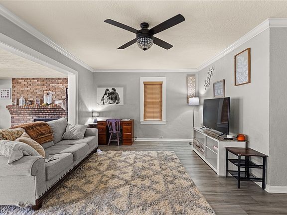 5th image of 671 Longfellow Dr