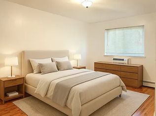 2052 45th St FL 2, Astoria, NY 11105