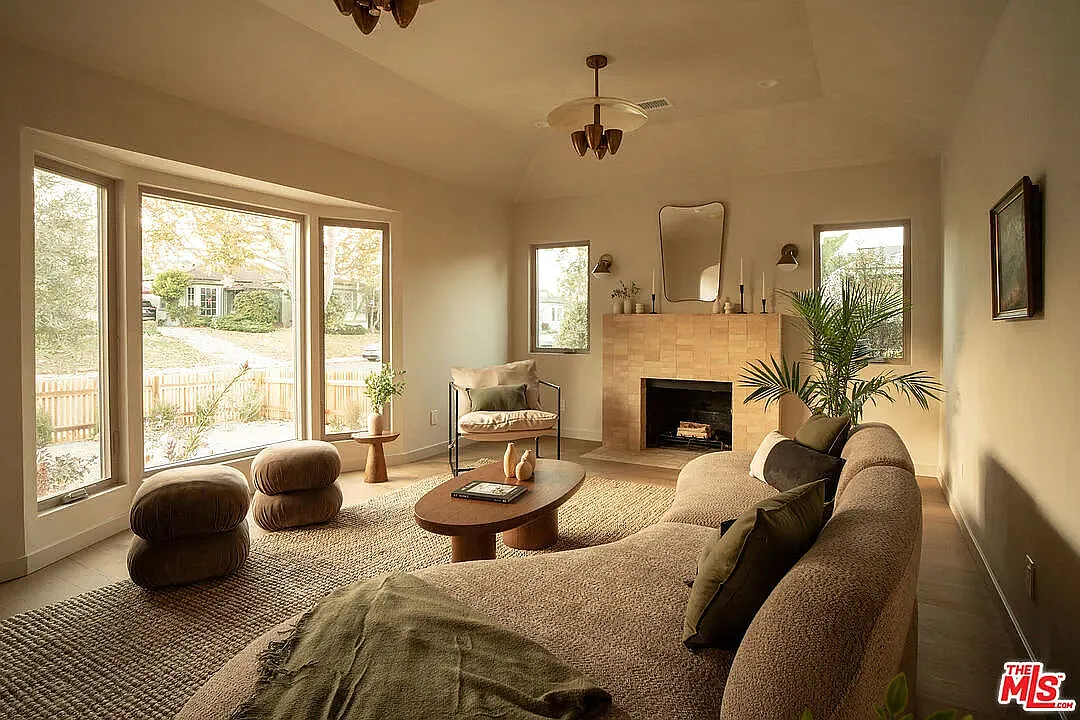 4 bed, 2068 sqft, $9,500 — Photo 2