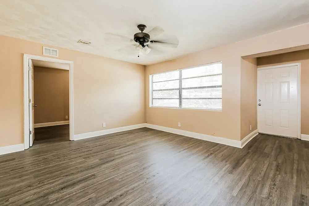 4 bed, 2.0 bath, 1123 sqft, $2,930 — Photo 4