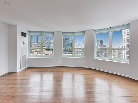 5th image of 345 N La Salle Dr APT 2601