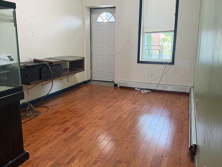 Bay 50 St — Photo 2