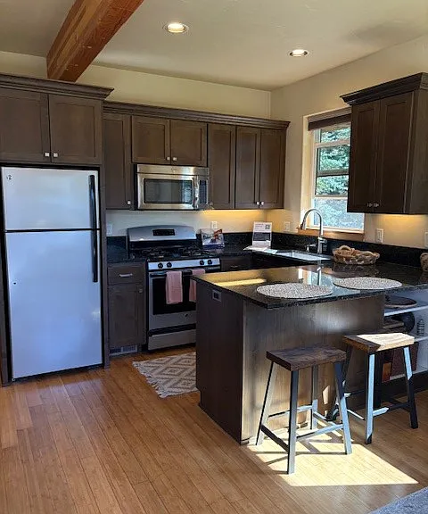 1696 SW Knoll Ave #2 — Photo 2