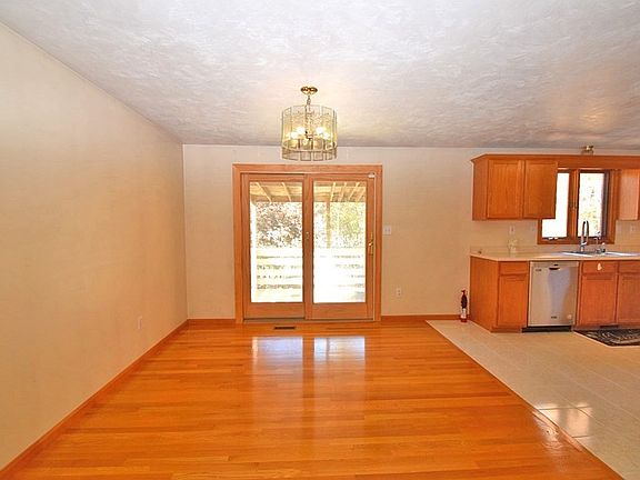 5th image of 51 Johnson Dr