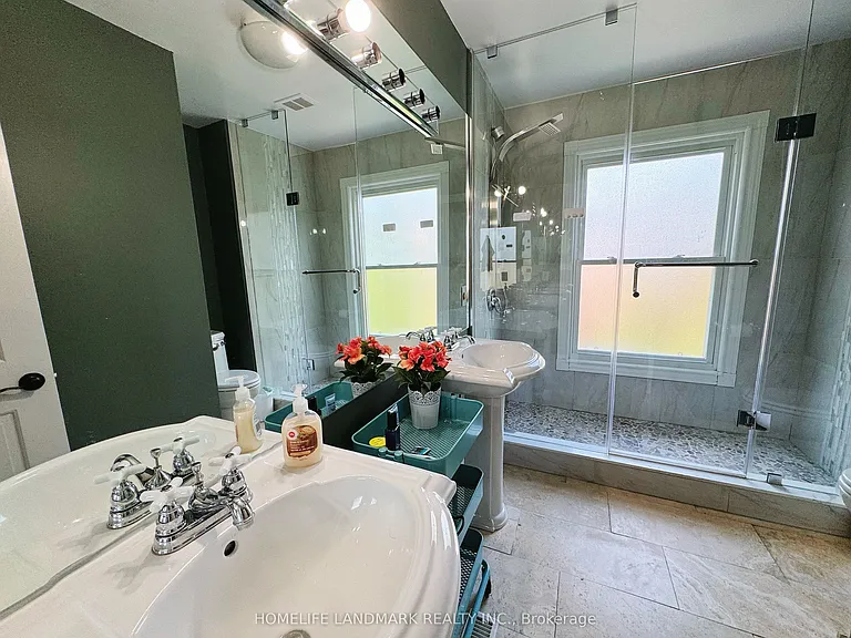 2415 Jarvis St #B4 — Photo 17