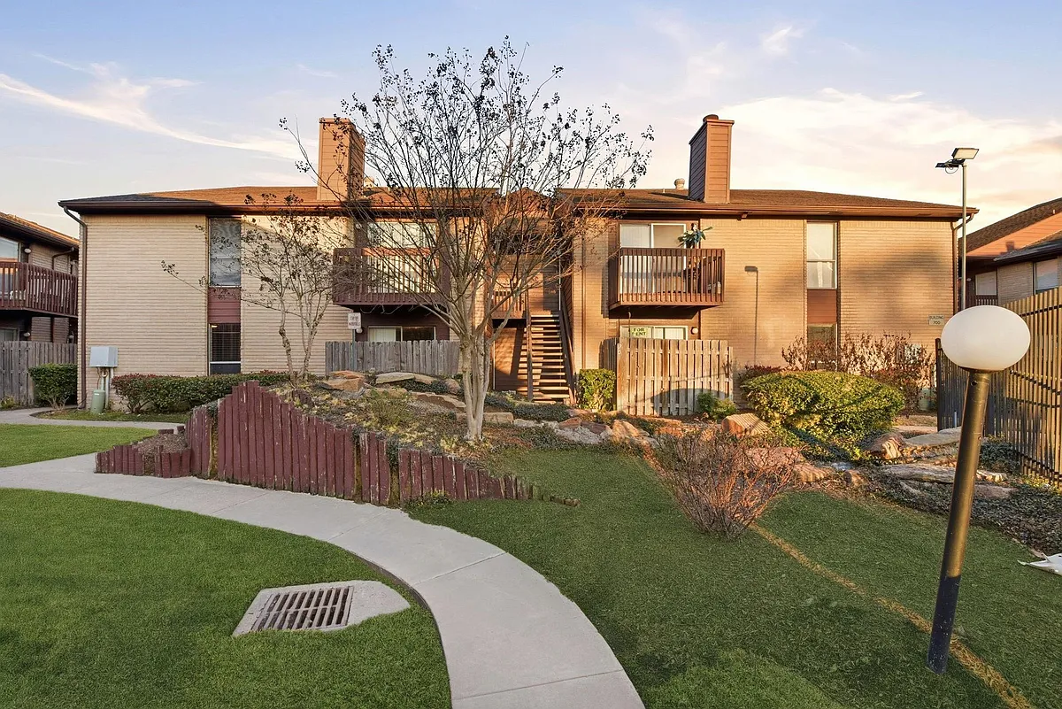 Building Photo - 12905 Woodforest Blvd #711