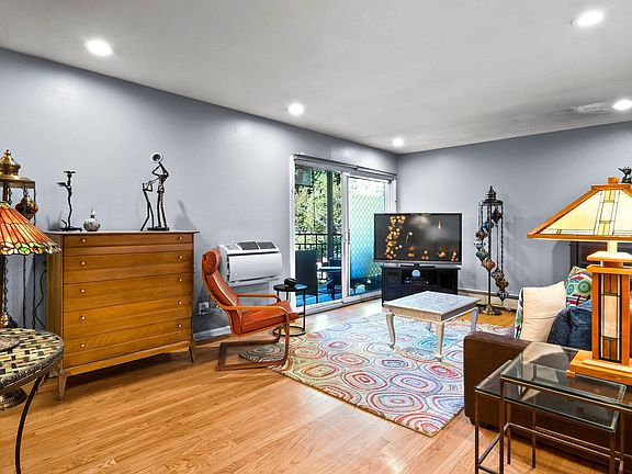 2nd image of 1531 W Farwell Ave APT 2N