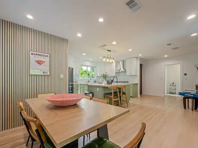 7106 Lasaine Ave — Photo 37
