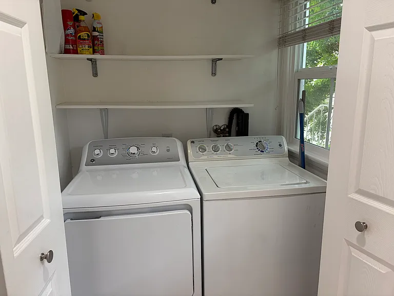 1249 Devon Ave — Photo 12