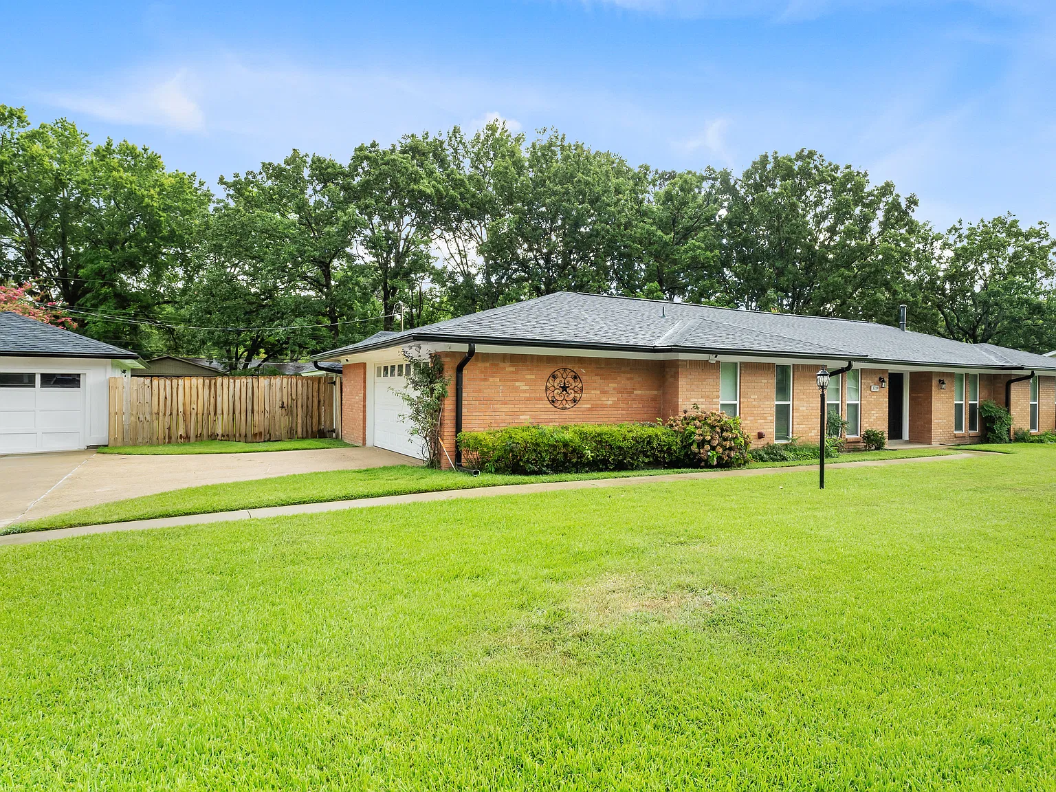 3 bed, 2033 sqft, $1,900 — Photo 3