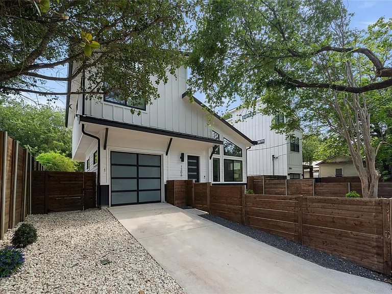 1306 E 3rd St #1 — Photo 3