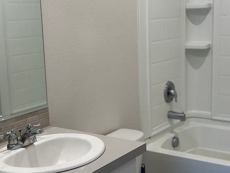 541 Stoller St — Photo 8