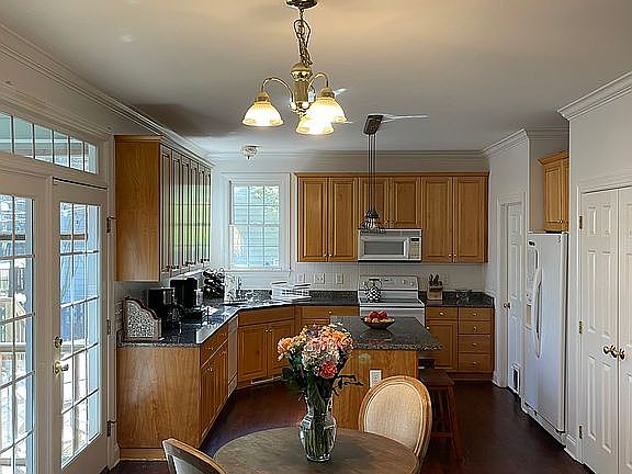 Kitchen/Breakfast Nook