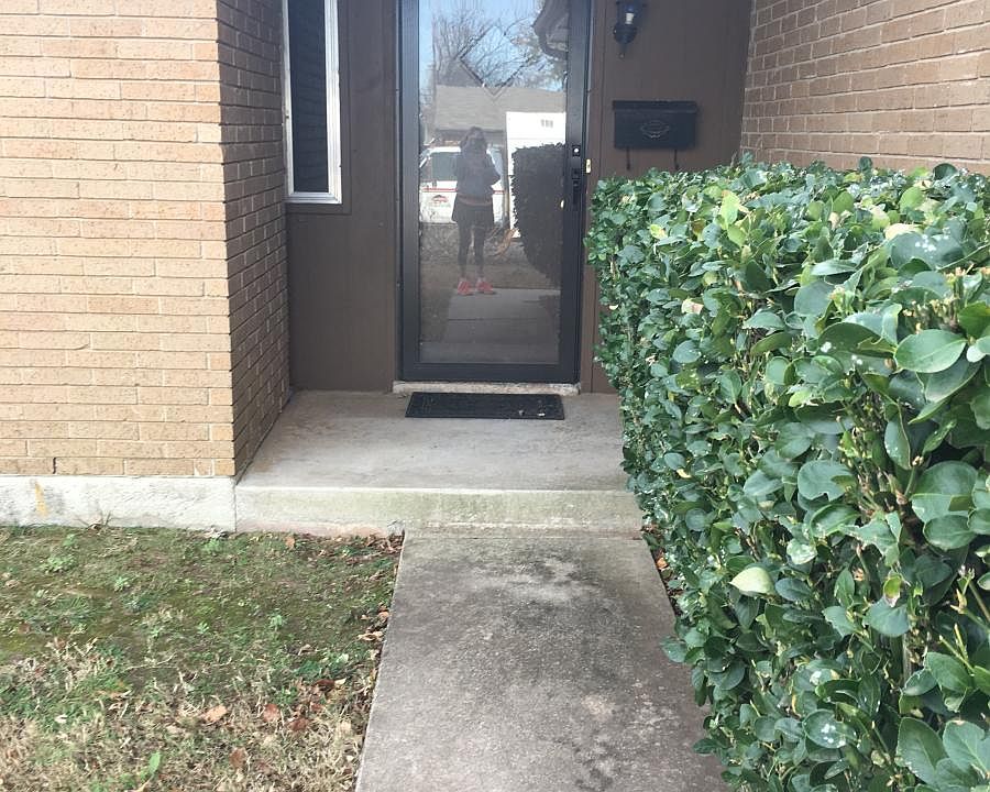 1st image of 210 E Bass Ave