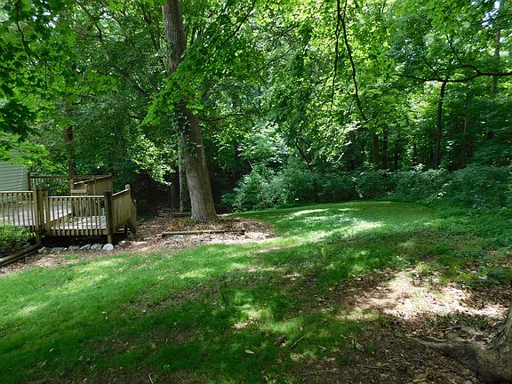 3rd image of 372 Treeland Ct
