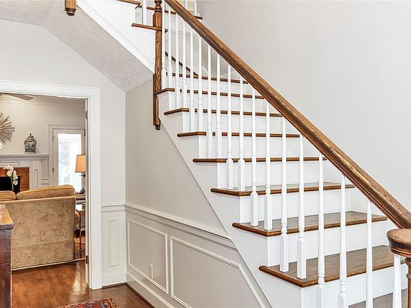 5th image of 248 Charleston Ct S