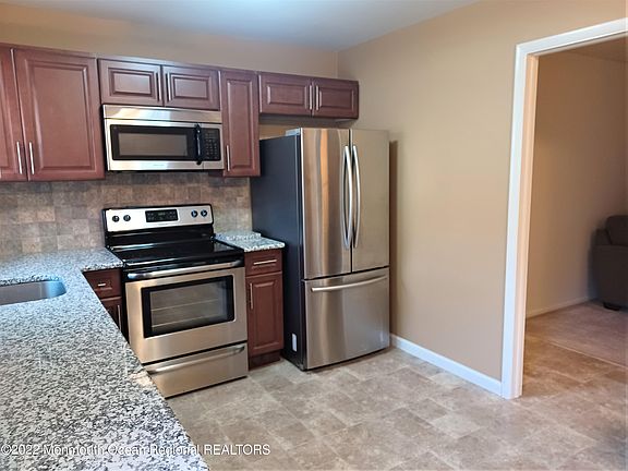 3rd image of 36 Cambridge Court #D