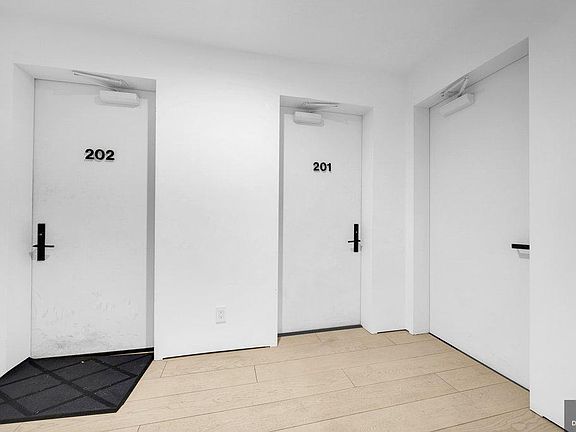 5th image of 259 Clara St Unit 201