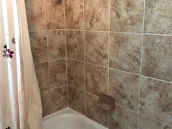 3rd image of 725 Royal Ln