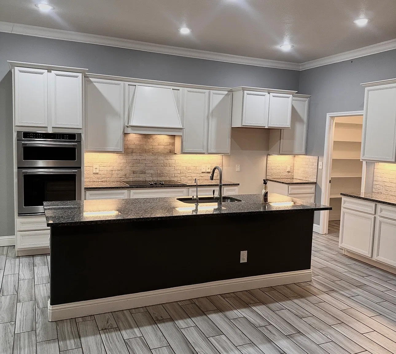 4 bed, 2.5 bath, 2398 sqft, $2,750 — Photo 2