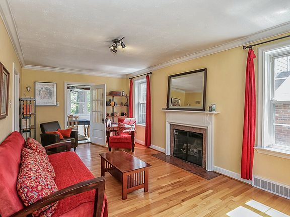 3rd image of 2212 Saint Clair Ave