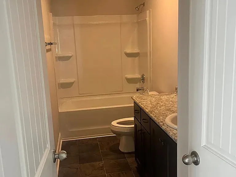 627 Fairview Cir — Photo 3