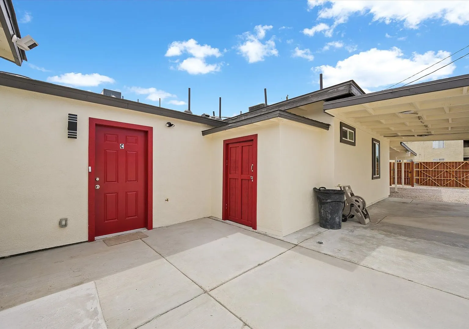 (TG)Tenth St 623 — Photo 1