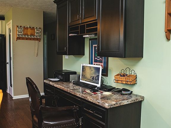5th image of 155 Freedom Ct