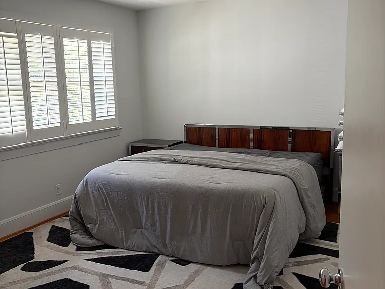 Bedroom 2; 1 closet, 1 king bed, 1 desk