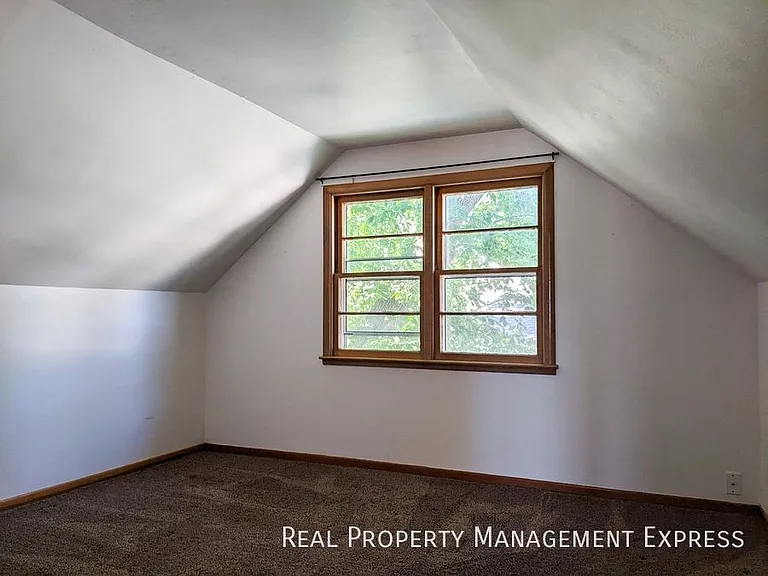 2611 S Duluth Ave — Photo 10