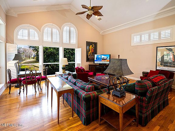 4th image of 285 Linkside Cir