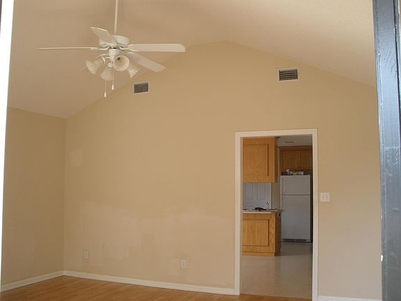 4th image of 1642 Fresno St