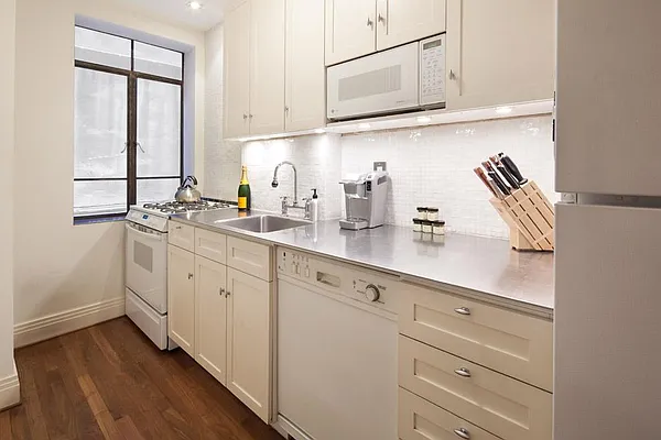 Sold by Corcoran | media 14