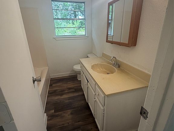 5th image of 202 Quail Dr