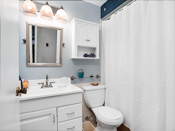 5th image of 15631 Hedgeford Ct APT 9