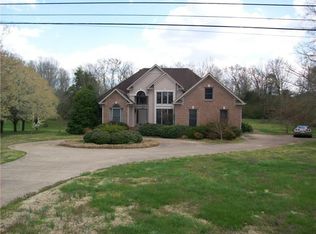 220 Riverbend Country Club Rd, Shelbyville, TN 37160
