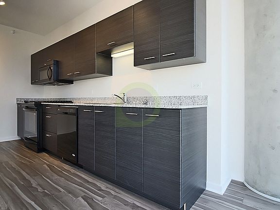 3rd image of 805 Lasalle #1/2